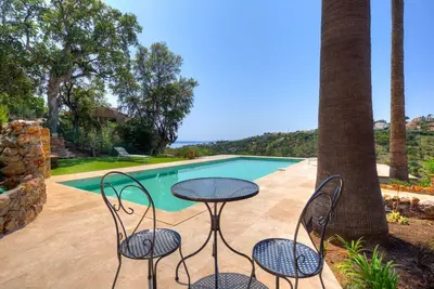 Image de Villa avec piscine et vue mer, au calme
