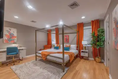 Image de 20% Off. Ask Abt Deals. Stunning 3br 2ba 7Beds 11 Ppl. American Dream 15 mins