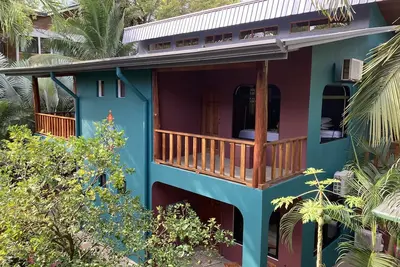 Image de Comfortable & Centrally Located 3br Apt on1st St from the Beach in North Guiones