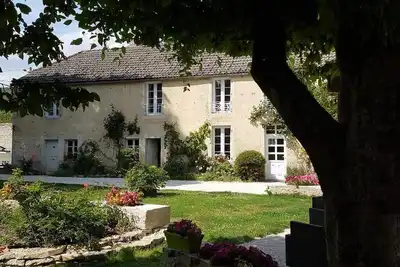 Image de Gîte 13 personnes dans maison rénovée du 17ème siècle\nJardin, piscine chauffée