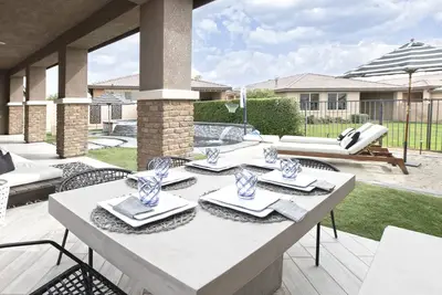 Image de Walk to Coachella & Stage Coach! 6 Person Golf Cart, Private Pool/Spa & Sand.