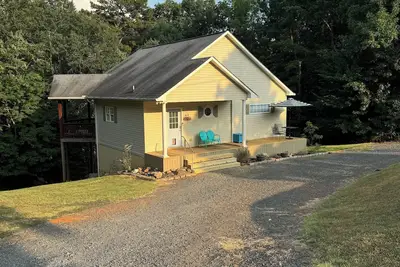 Image de Cozy Cottage near Lake Tillery, Uwharrie Forest. Bring boat or kayaks!