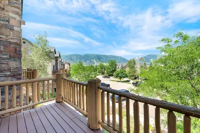 Image de Snow Haven Retreat: Eden's Ski, Hike & Lake Base