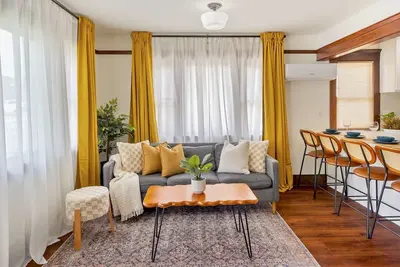 Image de 2 Bedroom Craftsman : King Bed : Views : Parking :: Between Disney/Universal