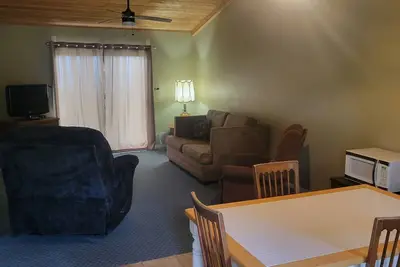 Image de #3 Thomas' Parkside Cottages, 2br suite, private patio w/ Lake Huron views.