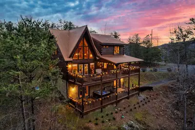Image de Rare Smoky Mtn Majesty: Luxury Views, Private Sauna, Spa & Theater