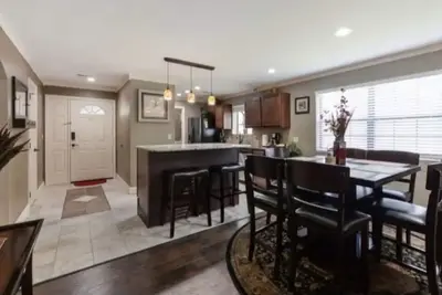 Image de Remodeled Walk-In Condo Close to 76 Strip No stairs!