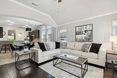 Image de Tch - Spacious 4bd/2ba home in Keller with Office