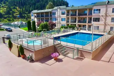 Image de Trinity at the Riverside -Legal & Licensed 2 bed 2 bath + boat slip