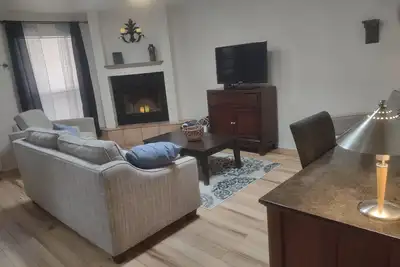 Image de Cozy towhome in ideal location!