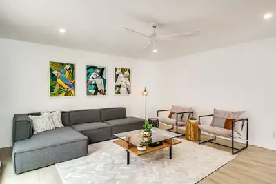 Image de Tucson Vacation Rental w/ Patios & Pool Access!