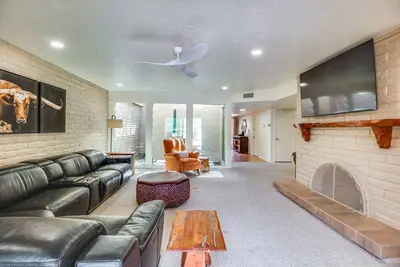 Image de Tucson Townhome w/ Mountain View, Pool Access!