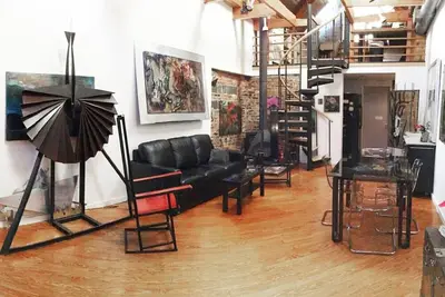 Image de One-Of-A-Kind Artist's Chalet in Fairmount