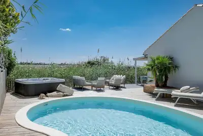 Image de La Perle Rose Villa Standing 5 étoiles avec piscine jacuzzi et superbe vue
