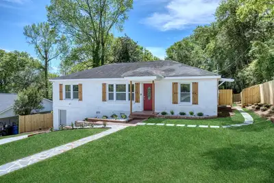 Image de New! Comfy Home with Playground Near Ft Moore!