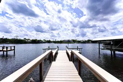 Image de The Art Deco House located directly on the Main Homosassa River