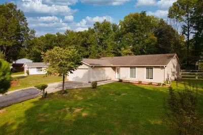 Image de Cozy and Spacious Ranch