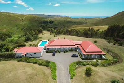 Cape South Estate - idyllic character property in rural setting close to beaches