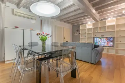 Image de Heart of Ferrara's History Apartment