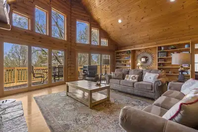 Image de Rustic Lakeview Cabin Escape featuring Billiards, Free Daily Attraction Tickets & Close to Big Cedar