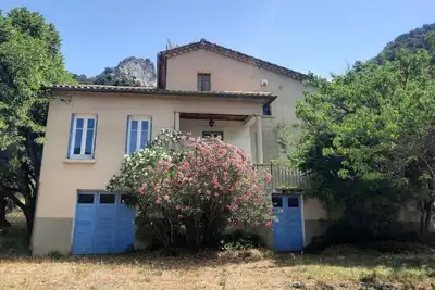 Image de Maison au calme dans une oliveraie près des sentiers de randonnée et d'escalade