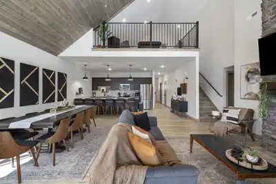 Image de Spacious Retreat w/ Game Room & Steps to Pools