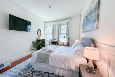 Image de Pvt Room, St Mary’s, Fenway, Longwood, Green Line