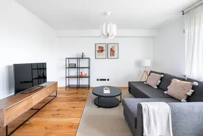 Image de Clean Strassen 2br w/ Balcony, near Bus Station, by Blueground