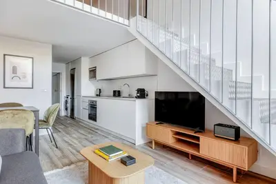 Image de Excellent Vallehermoso 2br, nr University, Shops & Food, by Blueground