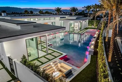 Image de Private Pickleball Court-Villa 1