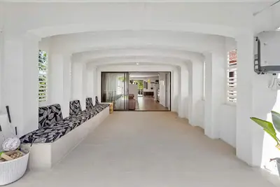 Image de 4 Bedroom Penthouse 100m to Beach + Pool Table & Bbq