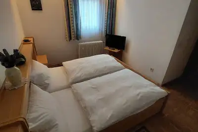 Image de Standardzimmer Doppelbett Nr. 4 - Goldner Engel, Restaurant - Hotel - Metzgerei