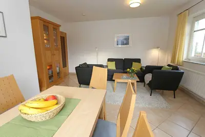 Dünenhaus Göhren Whg. 01 mit 2 Terrassen Süd/ost - Mi: Dünenhaus Göhren Ferienwohnungen in Ruhiger