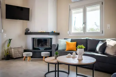 Image de Newly Built Home with Garden, 400m. to Beach