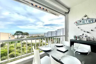 Appartement en bord de mer à Sète avec loggia, parking privé et accès direct à la plage