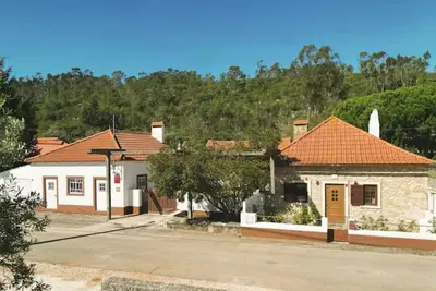 Image de Maisons Rustiques dans un Havre de Paix