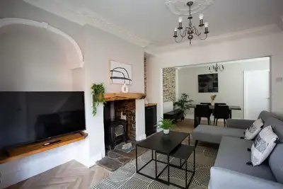 Image de Free Parking | 5 Min to Metro Centre | Modern House