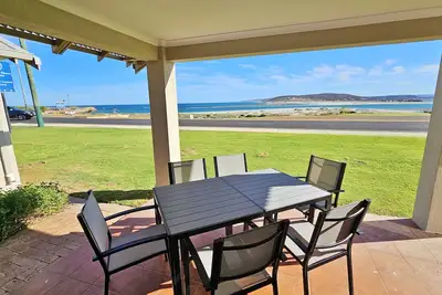 Image de Luxury Waterfront | Sleeps 6 | Resort Pool | Wifi