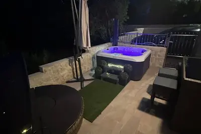 Image de One-bedroom apartment with Private Jacuzzi