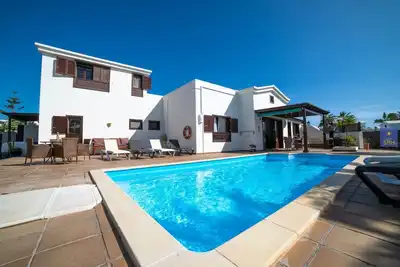 Image de Playa Blanca Private Pool & Air Conditioning with separate Annexe available.