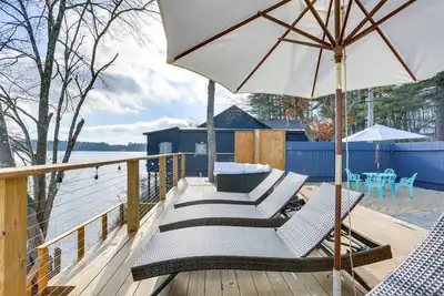 Image de Victorian Lake Oasis | Hot Tub | Private Lakefront