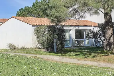 Image de Maison dans résidence avec piscine