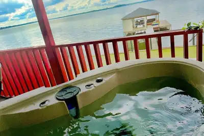 Image de Lake Front Cottage Paradise!