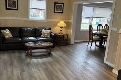 Image de Humble Creek Manor - Clean, safe, and quiet right in Downtown Pine City!