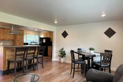 Image de Private 4bdrm-3 Bths house, 5 Miles from Downtown #3 ❤️