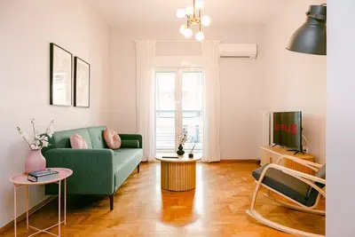 Image de Quiet home at Katehaki metro station