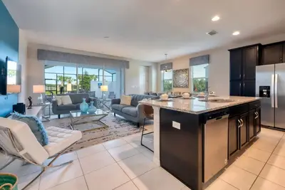 Image de Private Pool Oasis, Solara Resort, Stylish Decor