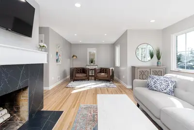 Image de Large Upper Arlington home- Newly Renovated\n