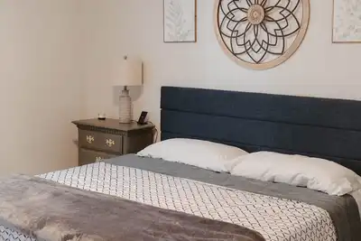 Image de 3 Br Modern Tacoma Apartment Home