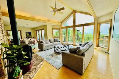 Image de Peaceful and Private Home with Lake Superior and Madeline Island Views & Sauna